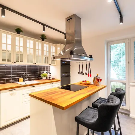 Quiet In New Center, Nivy Братислава